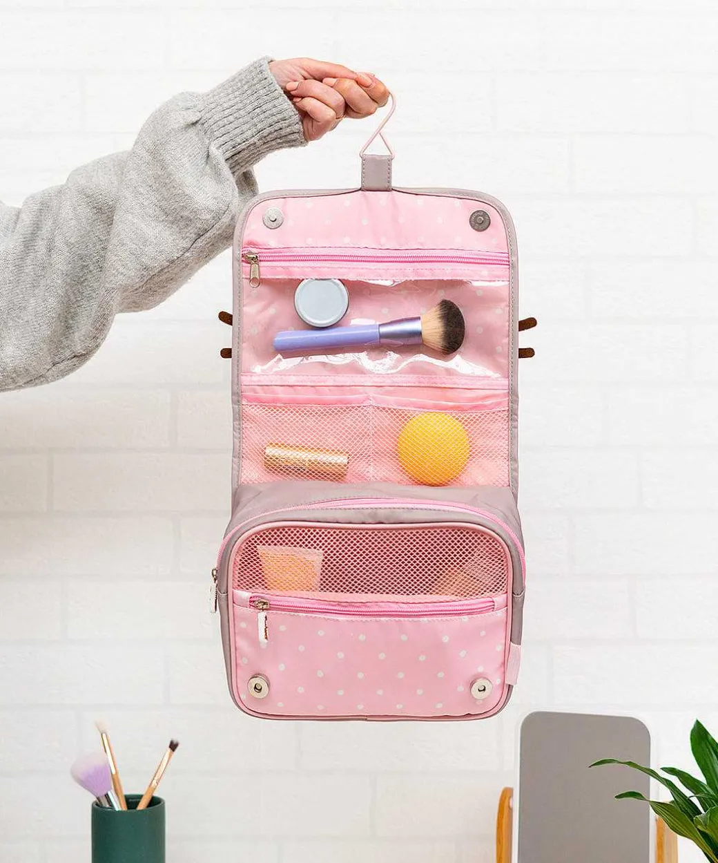 Office & Tech^Grupo Erik Pusheen Toiletry Bag